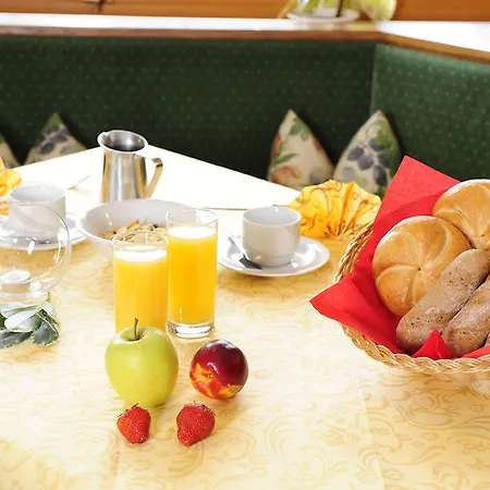 Reschnerhof Bed & Breakfast Resia